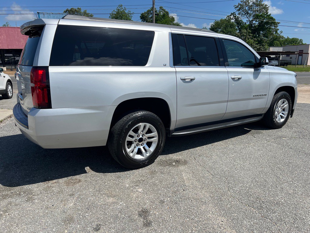 2017 Chevrolet Suburban Image 17
