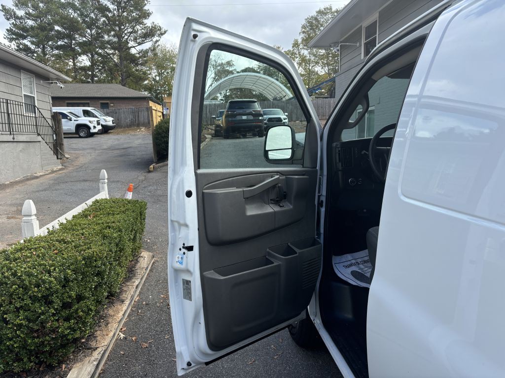 2019 Chevrolet Express Image 5