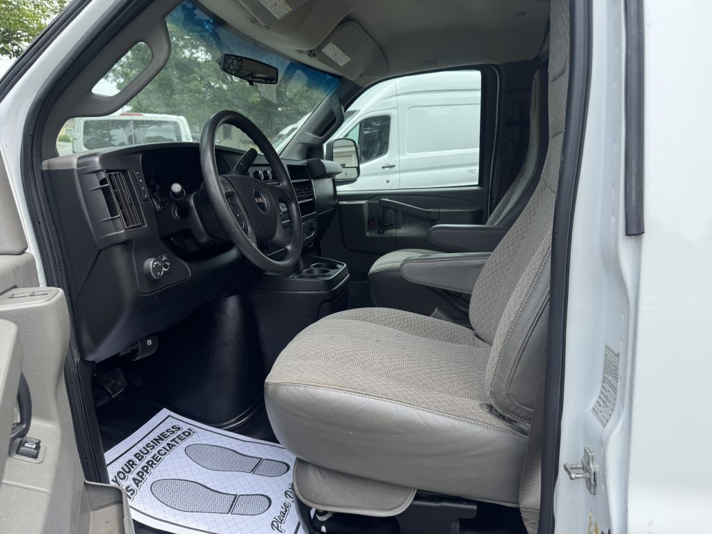 2017 GMC Savana Image 10