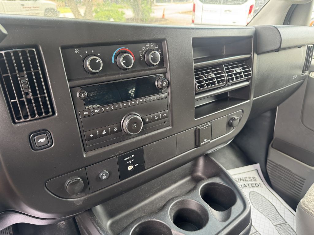 2017 GMC Savana Image 12