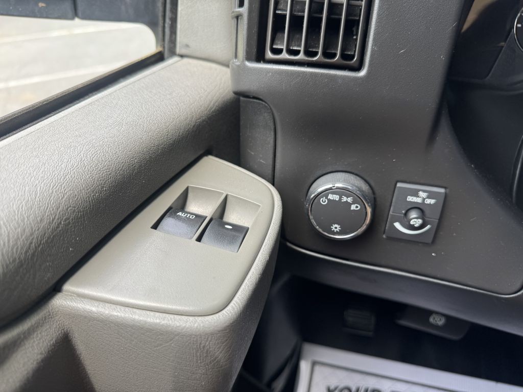 2017 GMC Savana Image 15