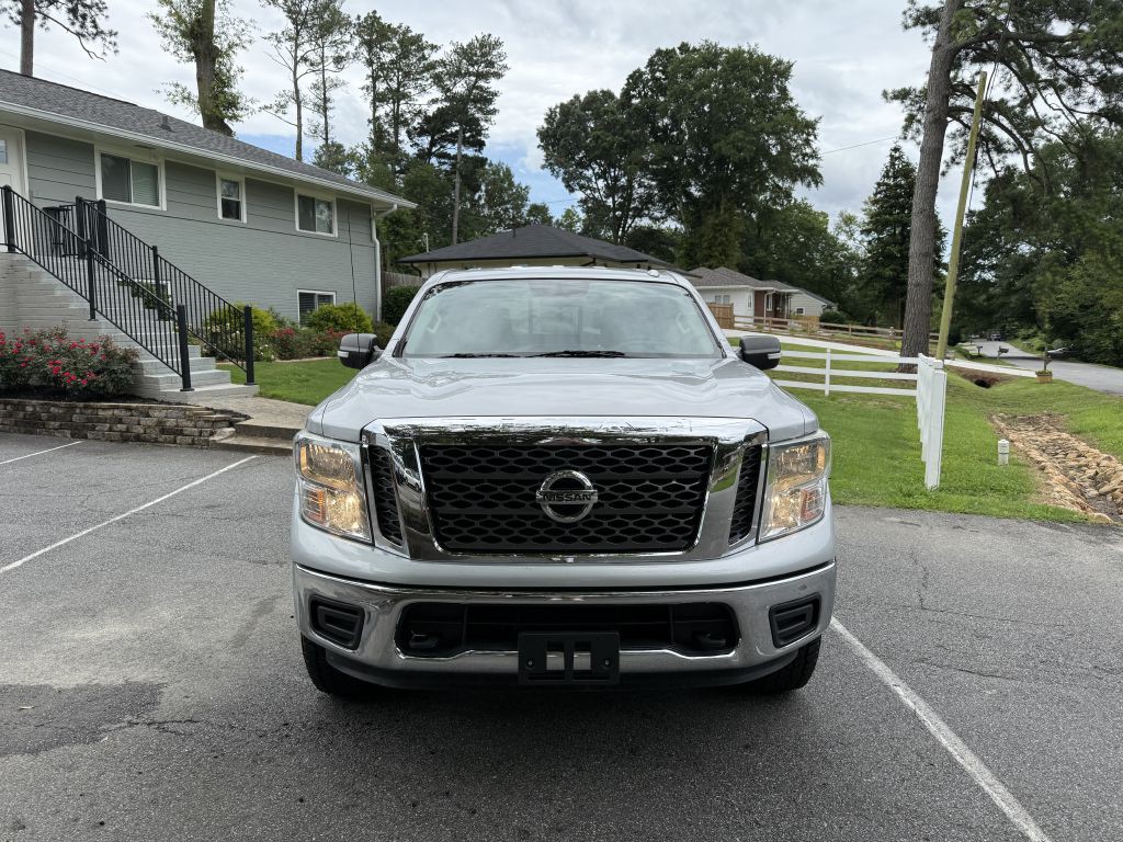 2018 Nissan Titan Image 2