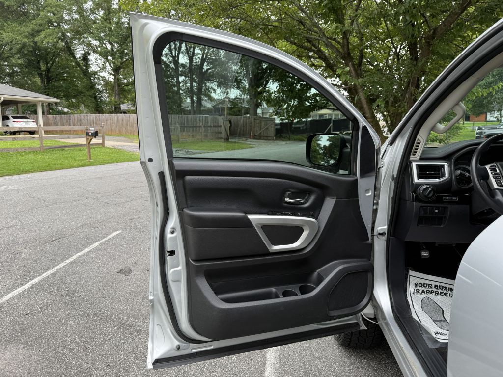 2018 Nissan Titan Image 6