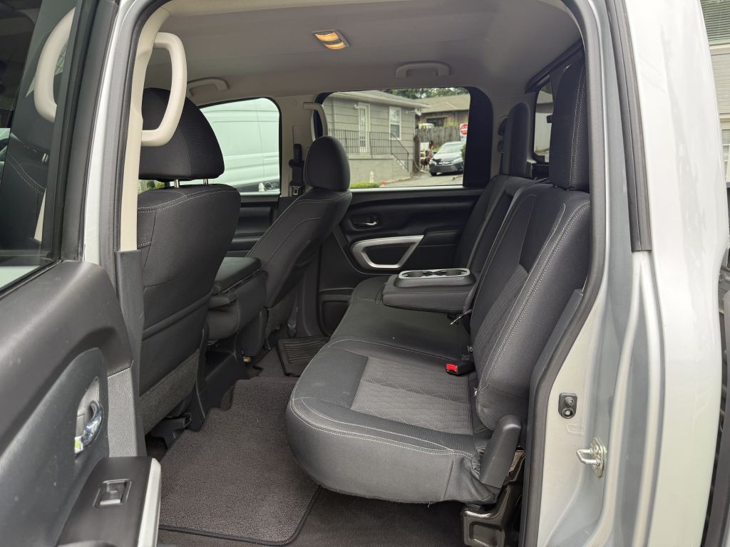 2018 Nissan Titan Image 8