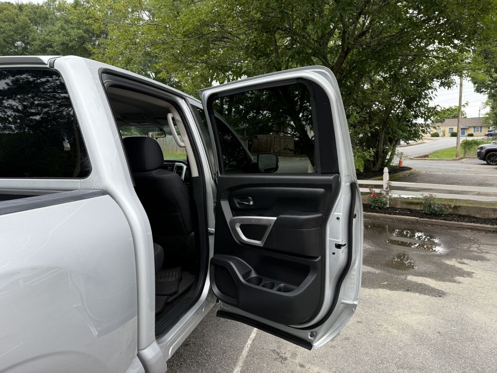 2018 Nissan Titan Image 11