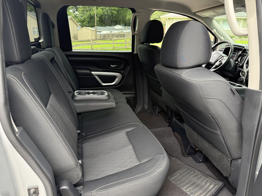 2018 Nissan Titan Image 12