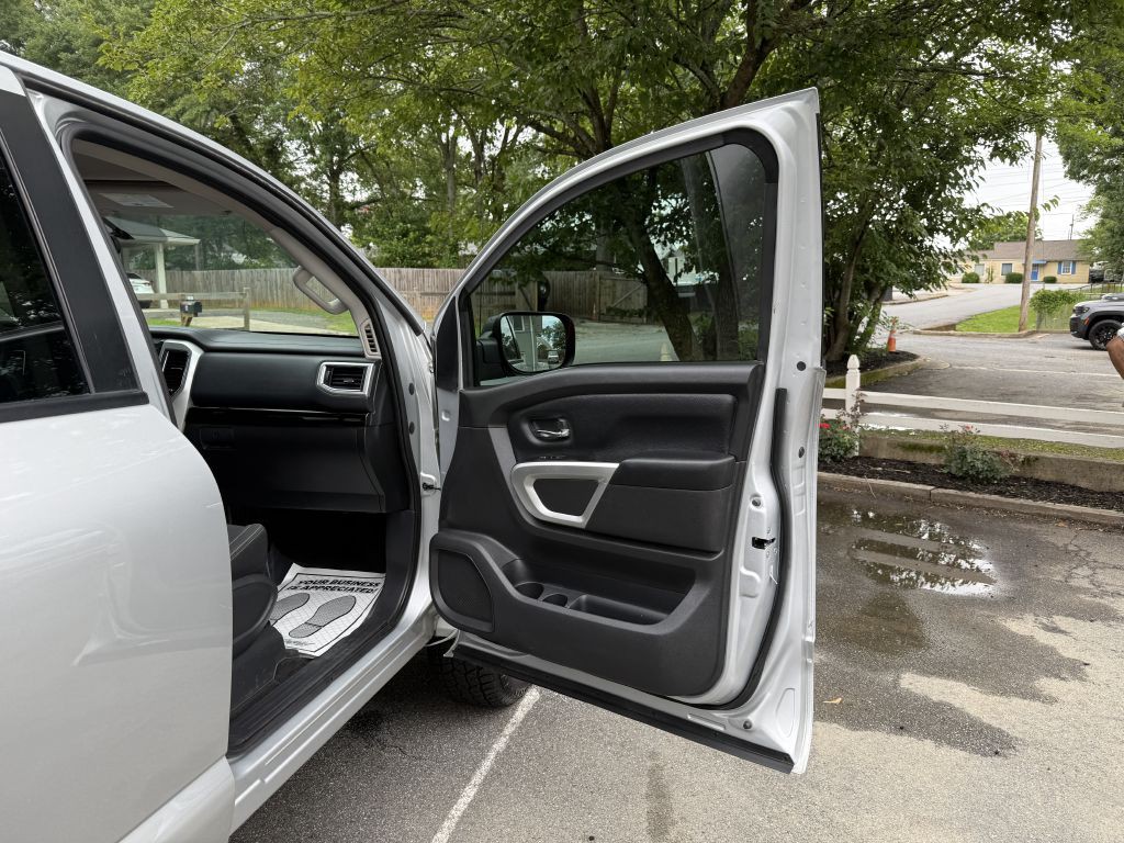 2018 Nissan Titan Image 13