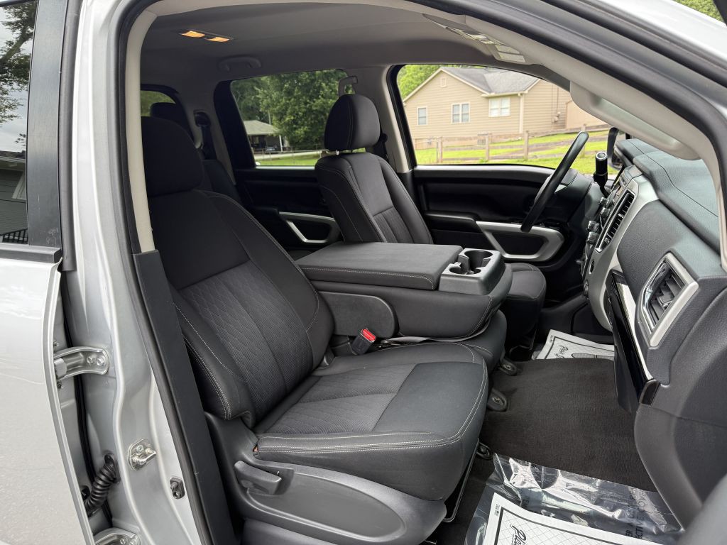 2018 Nissan Titan Image 14
