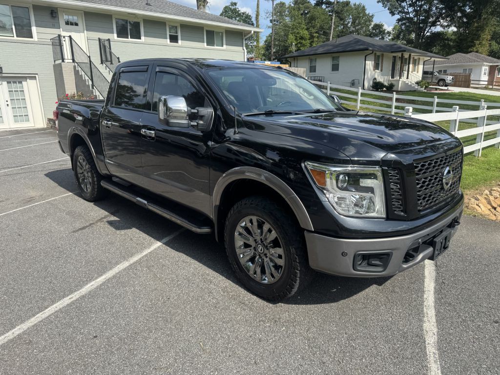 2018 Nissan Titan Image 1