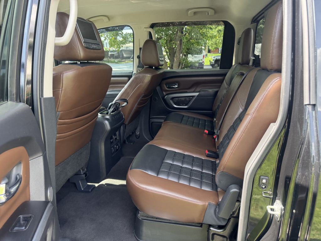 2018 Nissan Titan Image 8