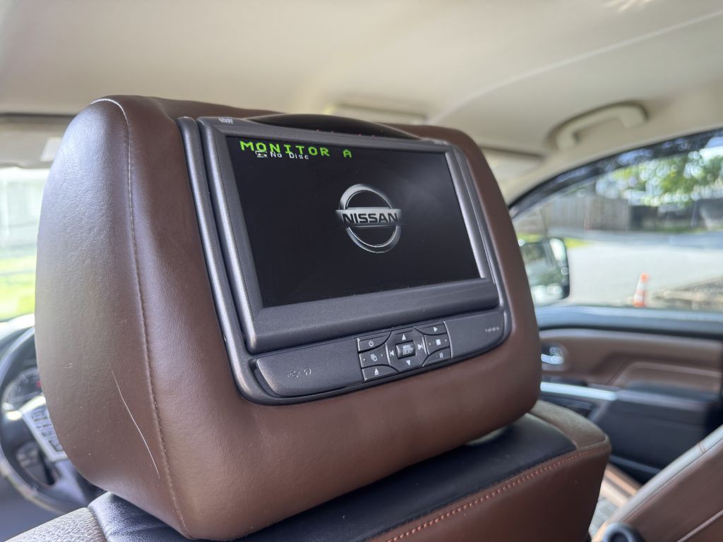 2018 Nissan Titan Image 9