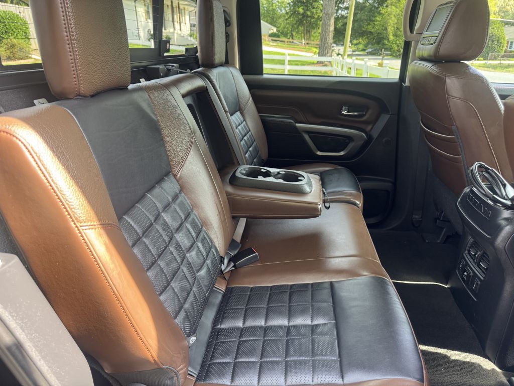 2018 Nissan Titan Image 12
