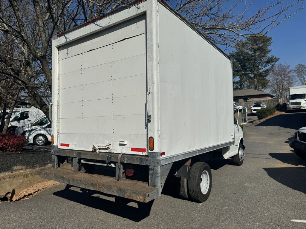 2002 GMC Savana Image 5