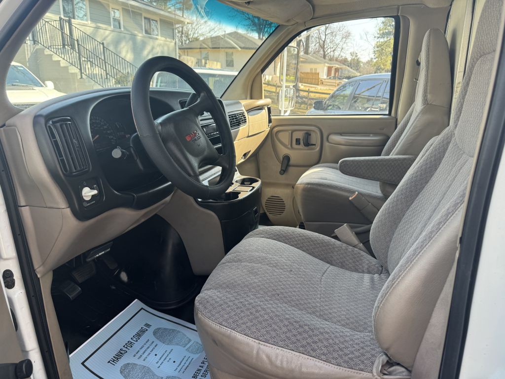 2002 GMC Savana Image 7