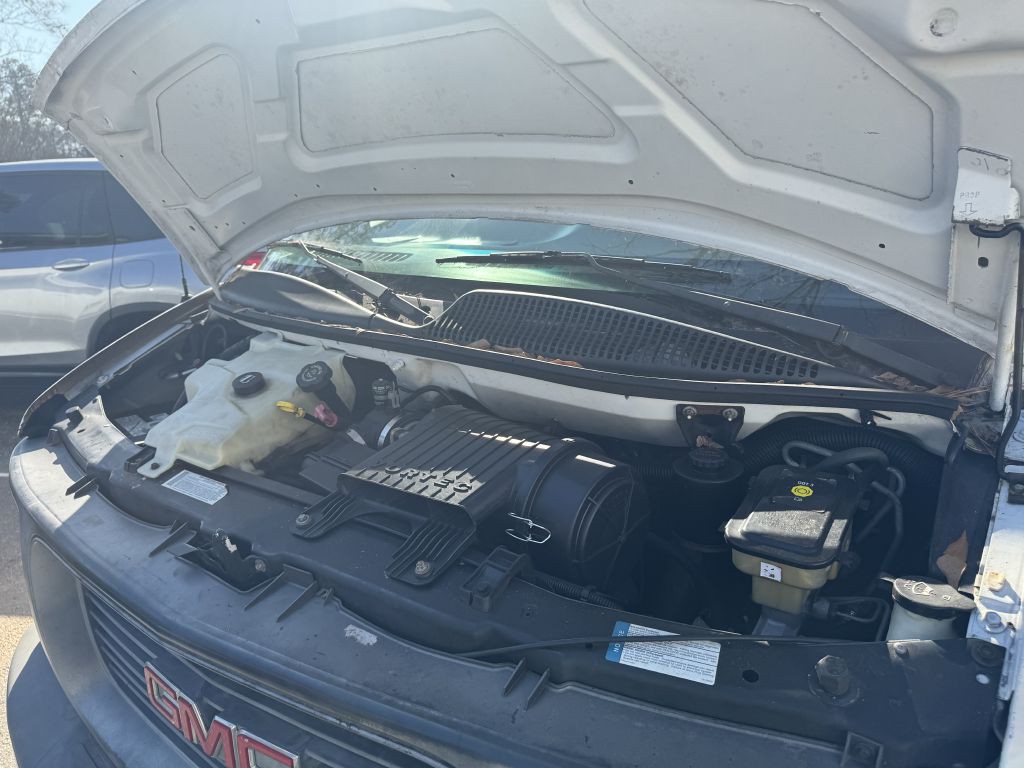 2002 GMC Savana Image 9