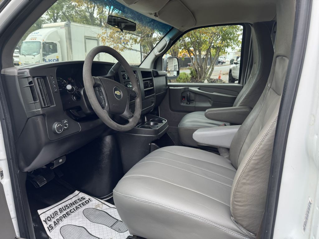 2014 Chevrolet Express Image 10