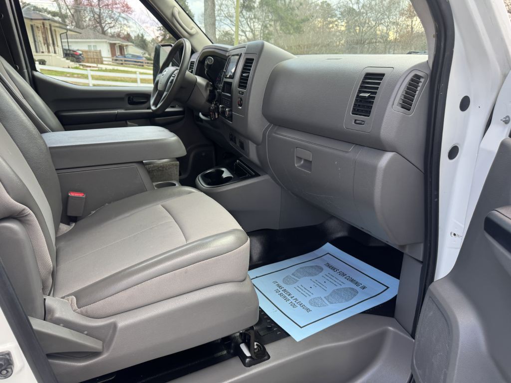 2017 Nissan NV Image 9