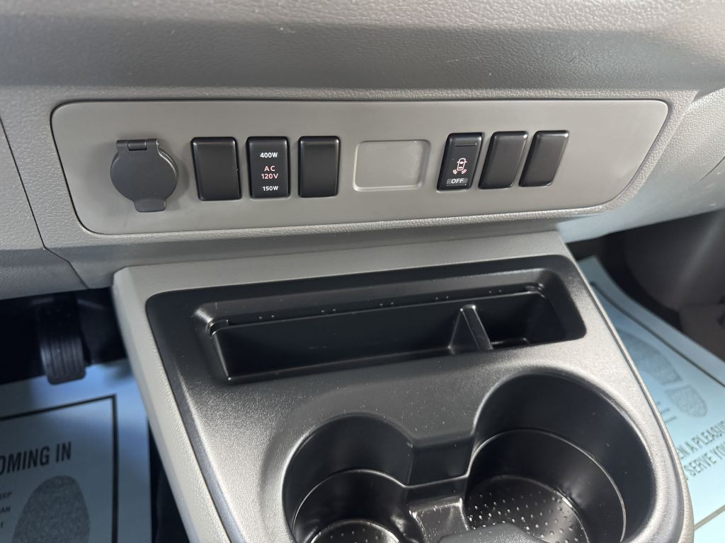 2017 Nissan NV Image 18
