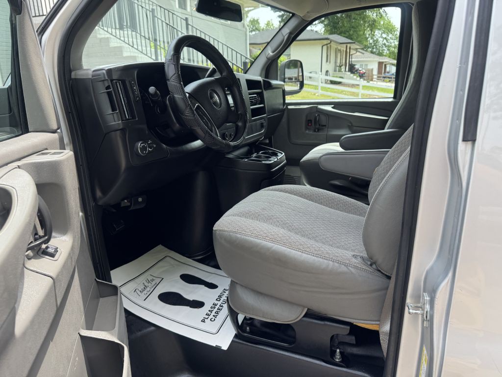 2014 GMC Savana Image 5