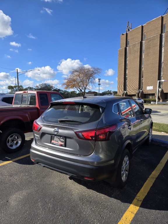 2018 Nissan Rogue Image 2