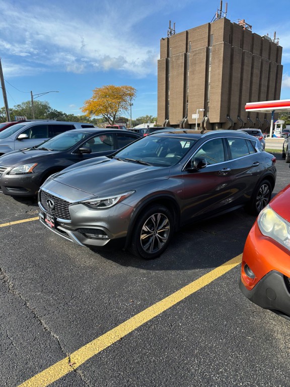 2018 INFINITI QX30 Image 2