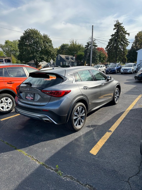 2018 INFINITI QX30 Image 5
