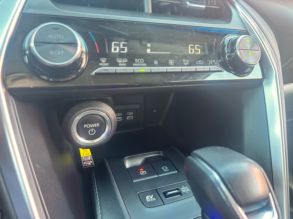 2024 Toyota Venza Image 15