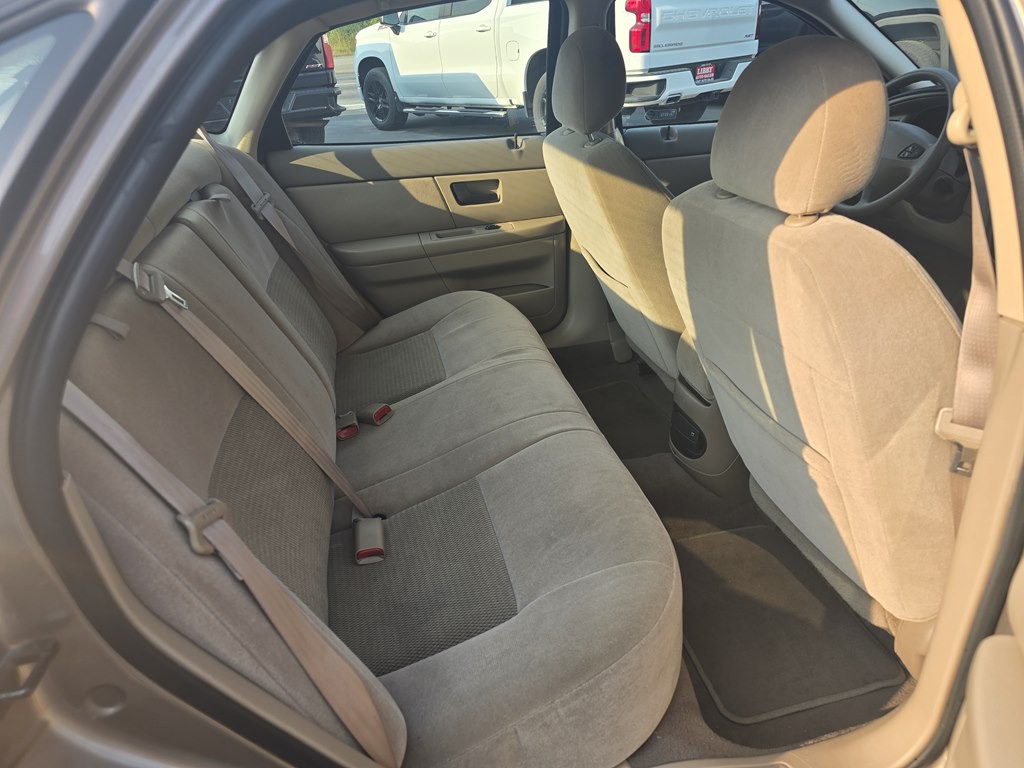 2003 Ford Taurus Image 8