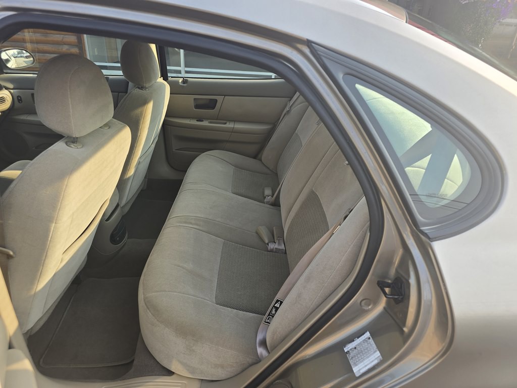 2003 Ford Taurus Image 9