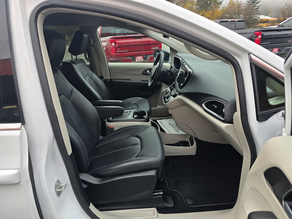 2024 Chrysler Pacifica Image 5