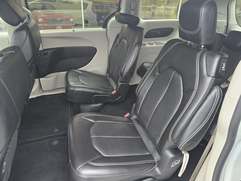 2024 Chrysler Pacifica Image 11