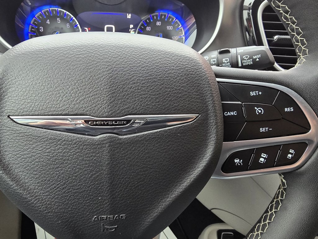 2024 Chrysler Pacifica Image 17