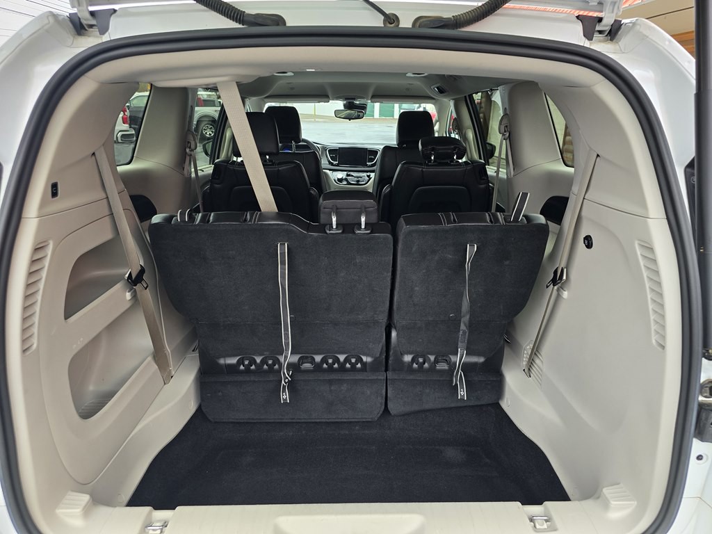2024 Chrysler Pacifica Image 32