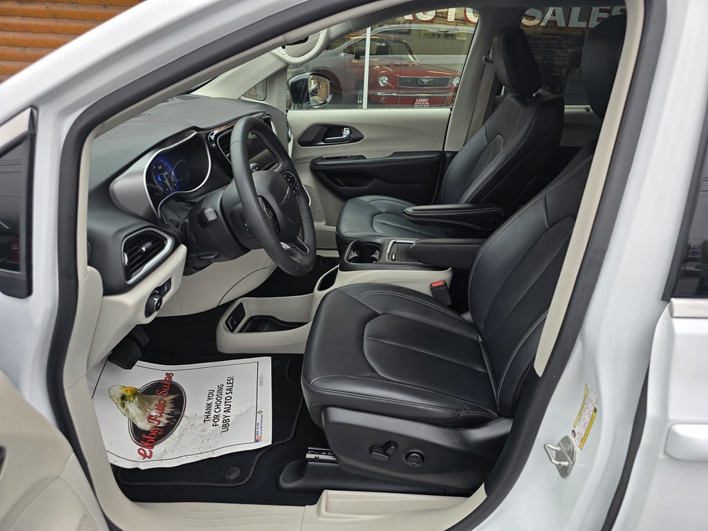 2024 Chrysler Pacifica Image 36