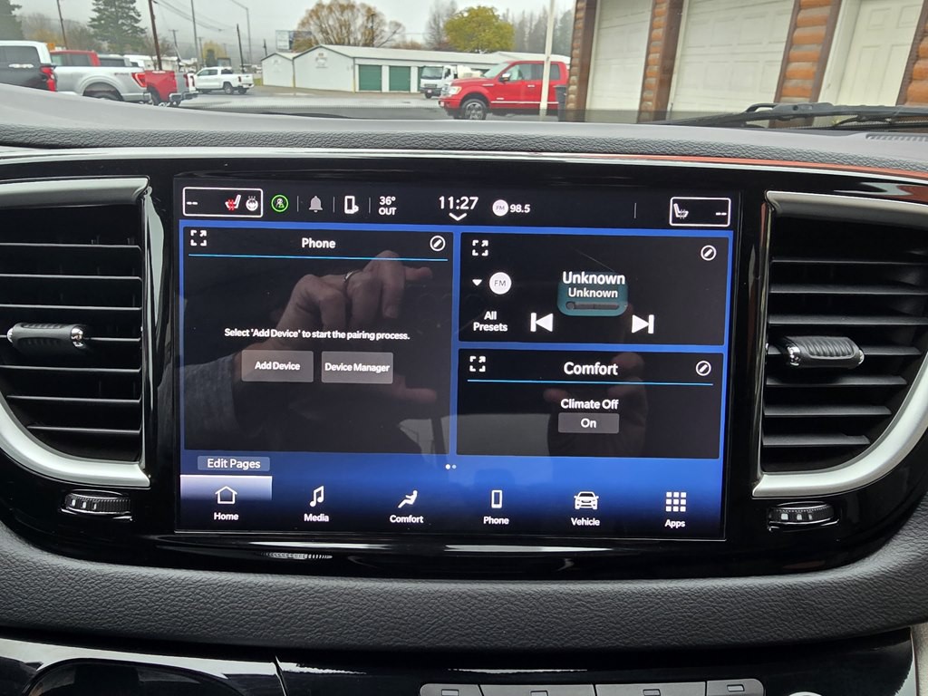 2024 Chrysler Pacifica Image 38