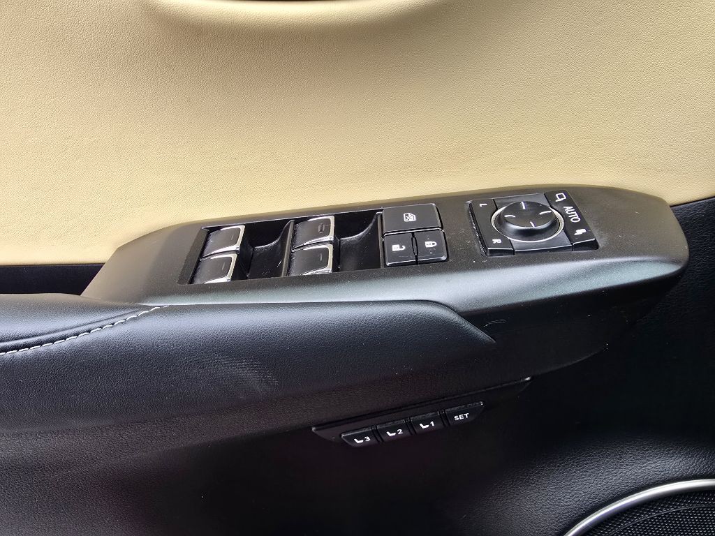 2021 Lexus NX 300 Image 30