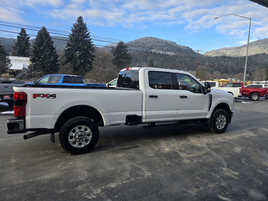 2023 Ford F-350 Image 4