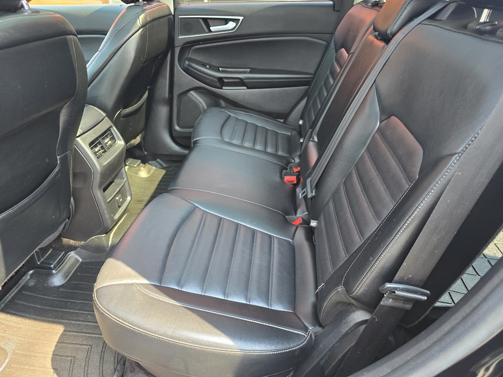 2016 Ford Edge Image 10