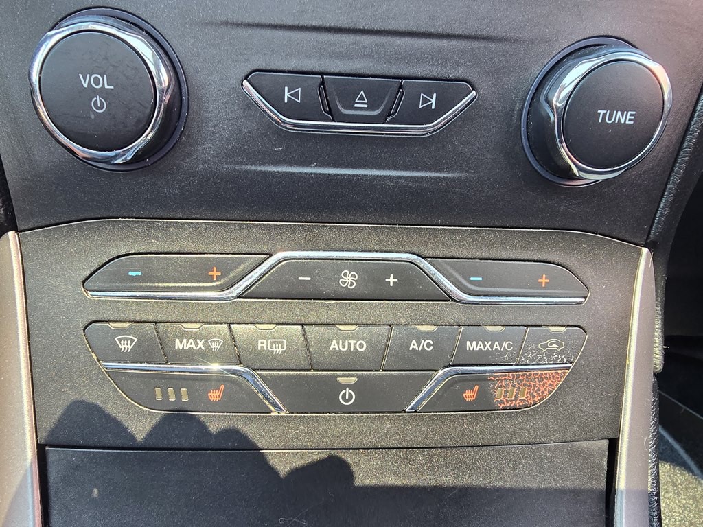 2016 Ford Edge Image 14