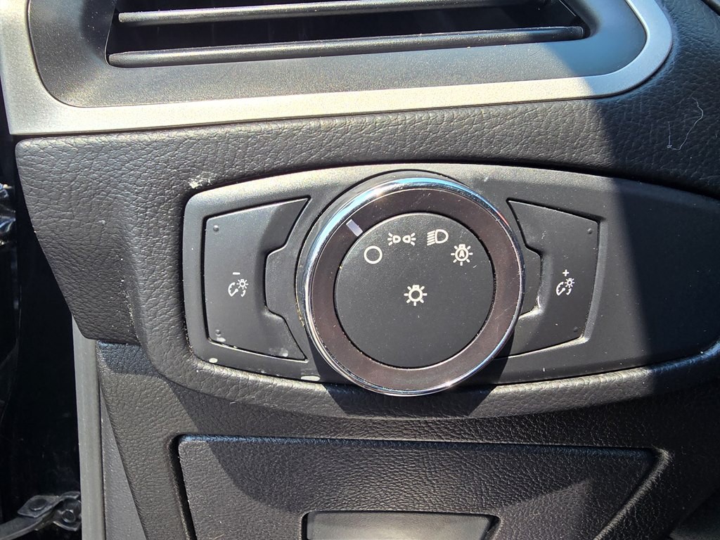 2016 Ford Edge Image 18