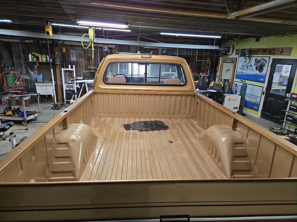 1991 Dodge W-Series Image 2