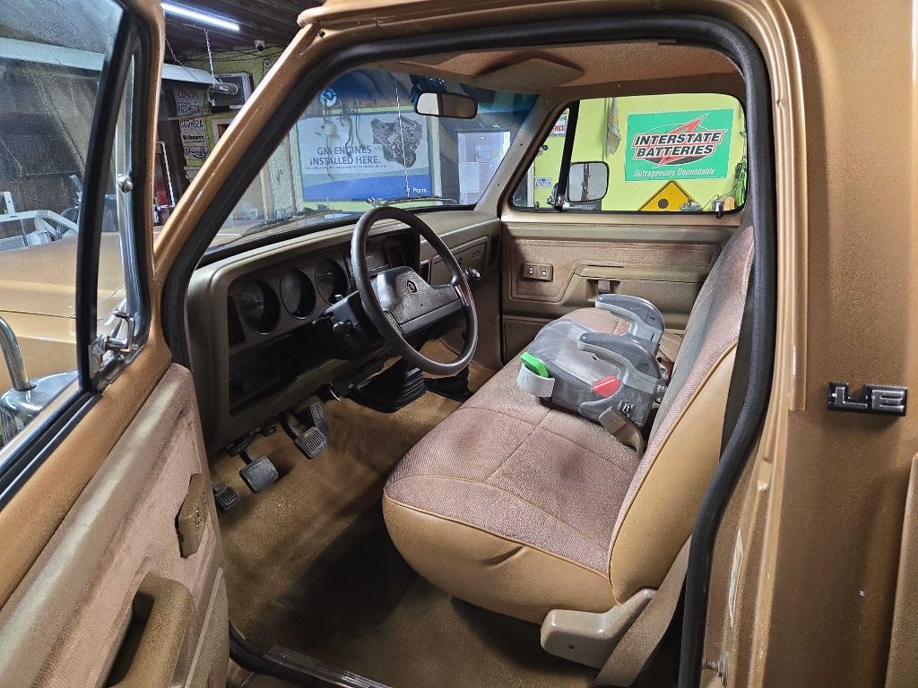 1991 Dodge W-Series Image 6