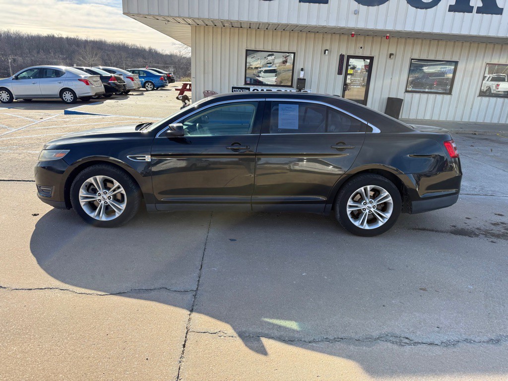 2013 Ford Taurus Image 2