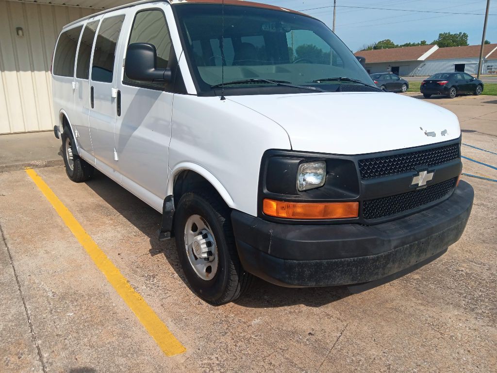 2008 Chevrolet Express Image 3