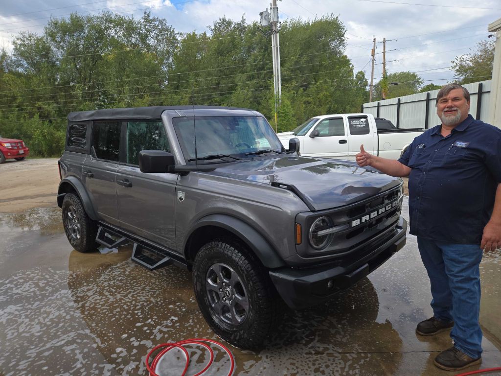 2021 Ford Bronco Image 1
