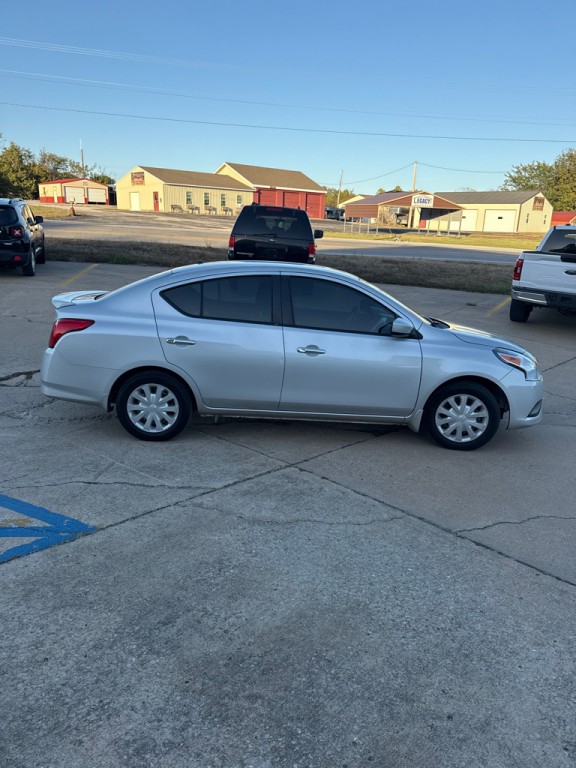 2018 Nissan Versa Image 4