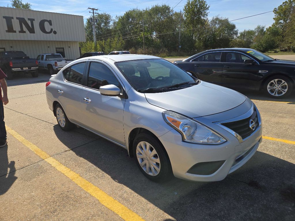 2018 Nissan Versa Image 9