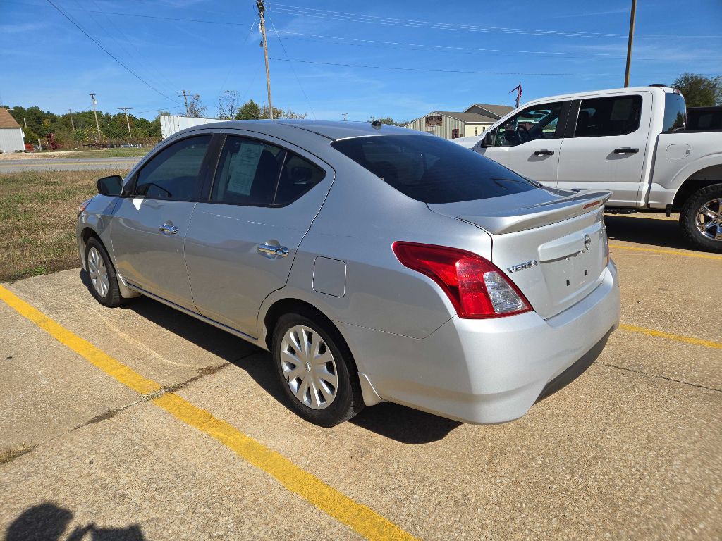 2018 Nissan Versa Image 11