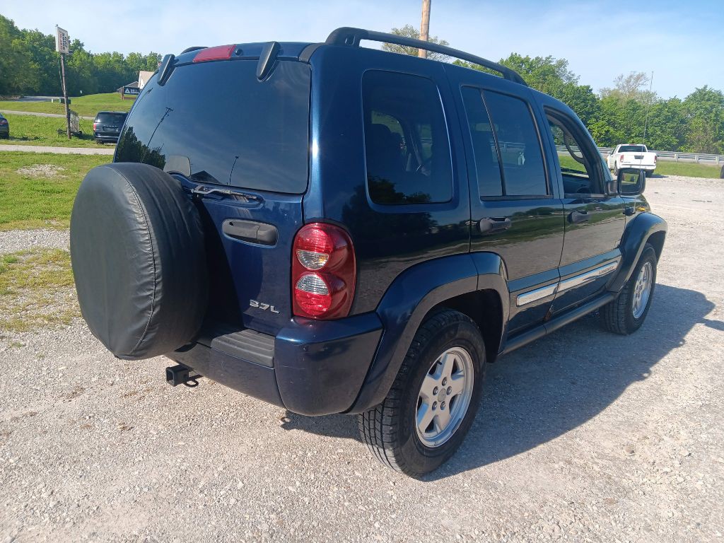 2006 Jeep Liberty Image 2