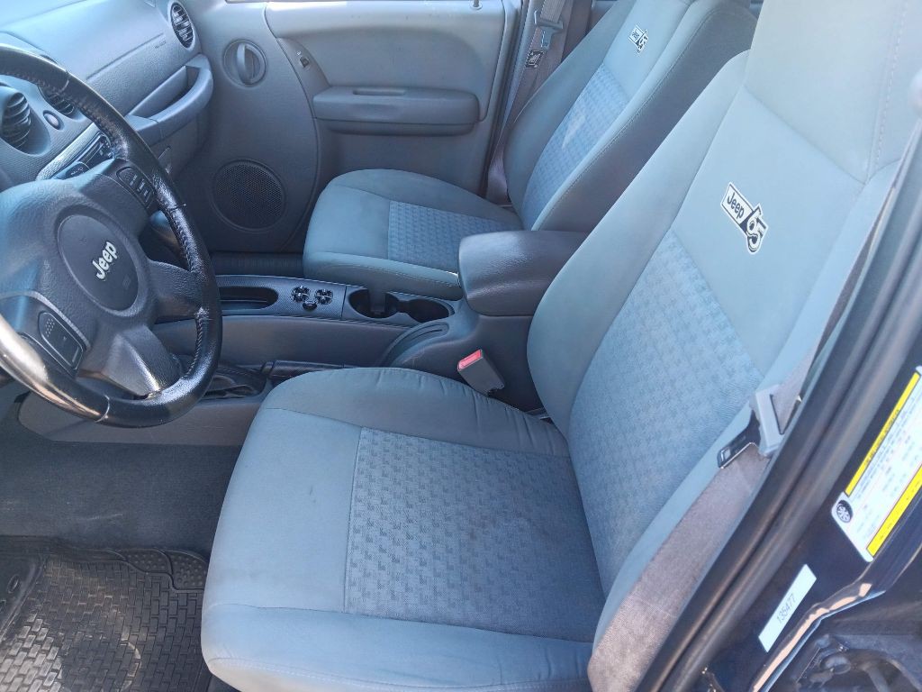 2006 Jeep Liberty Image 4